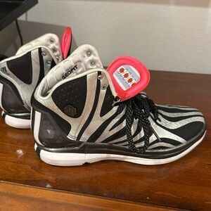 Adidas D Rose 4.5 Black Silver Zebra Hi Top. Men’s Size 7 (fits women’s 8/8.5)